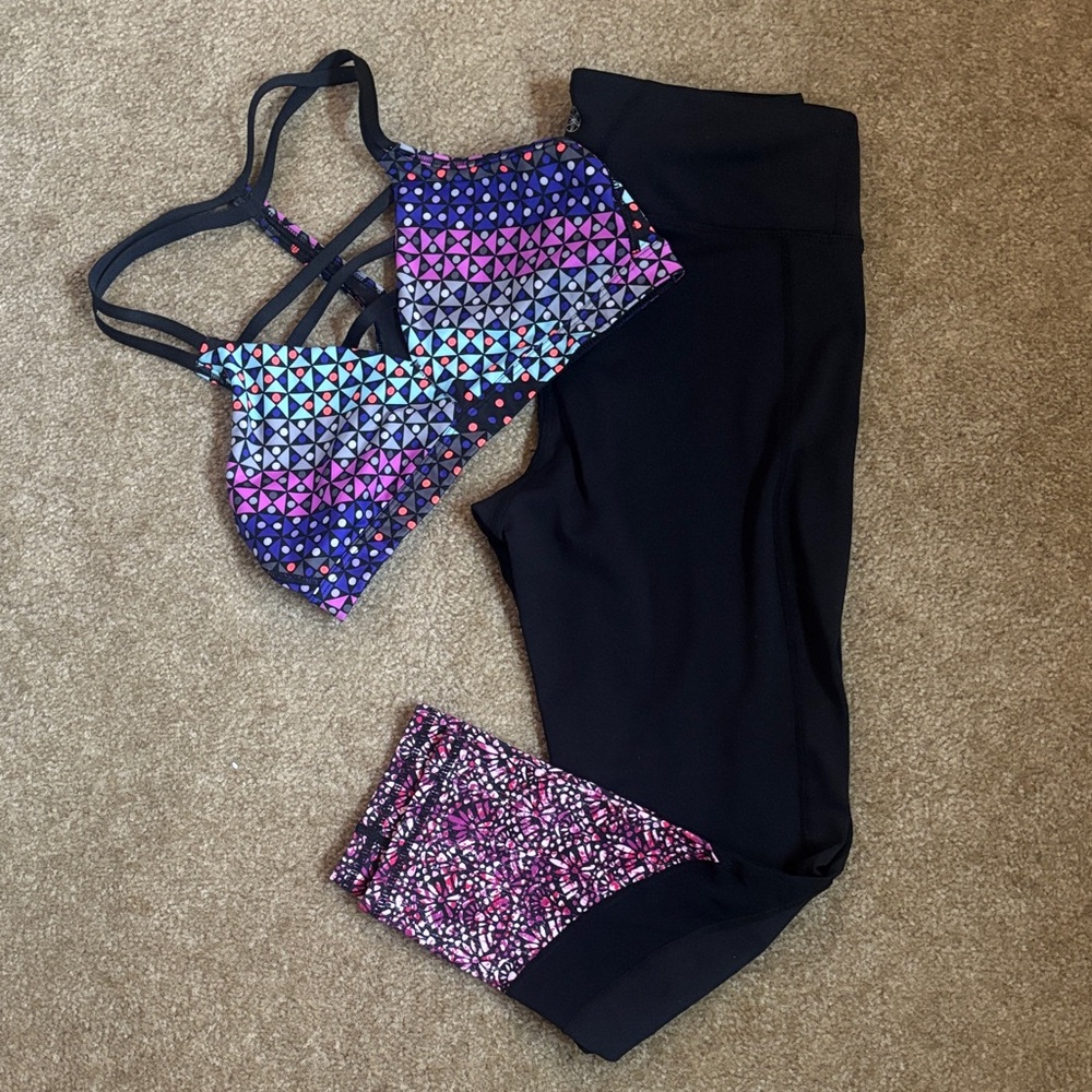 Colorful Geometric Sports Bra and Black Legging bundle set